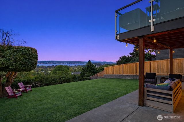 7352 56th Avenue NE, Seattle, WA 98115