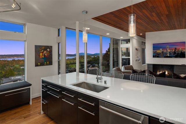 7352 56th Avenue NE, Seattle, WA 98115