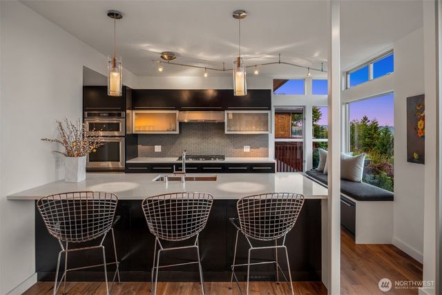 7352 56th Avenue NE, Seattle, WA 98115