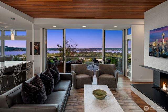 7352 56th Avenue NE, Seattle, WA 98115