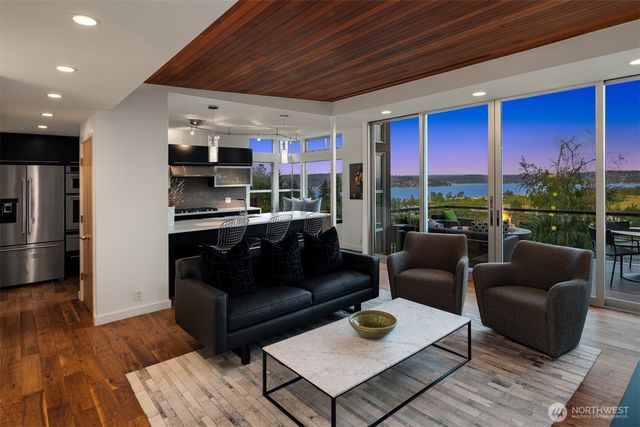 7352 56th Avenue NE, Seattle, WA 98115