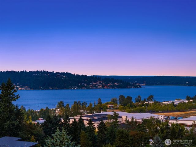 7352 56th Avenue NE, Seattle, WA 98115