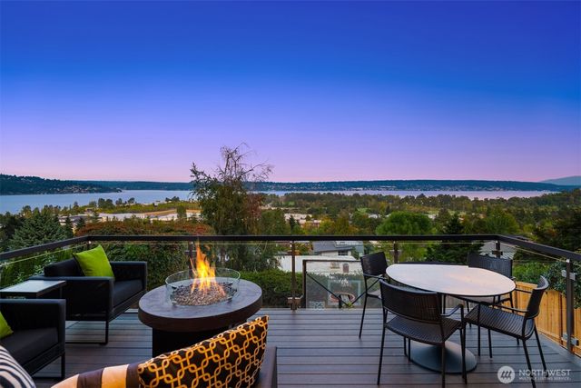 7352 56th Avenue NE, Seattle, WA 98115