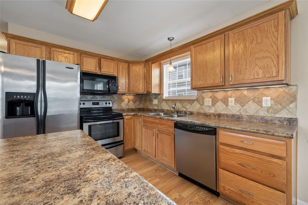 15208 Greenbelt Drive, Urbandale, IA 50323
