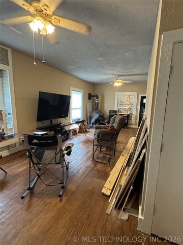 207 N State Street, Wagoner, OK 74467