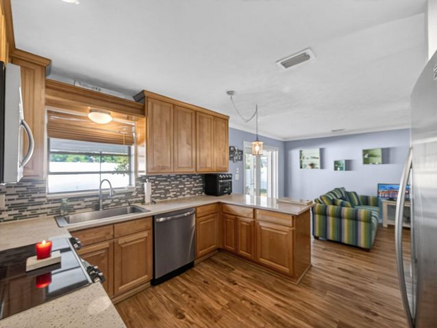 133 NW Avens St, Port St Lucie, FL 34983