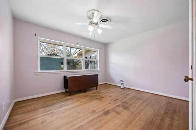 523 E O'bryant Street, Bellville, TX 77418