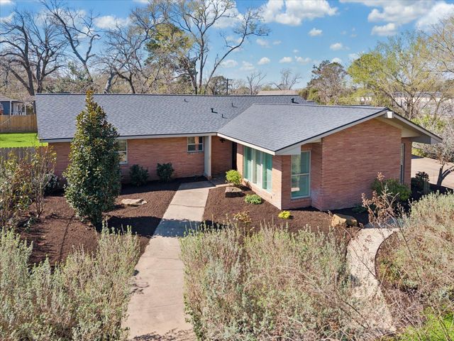 523 E O'bryant Street, Bellville, TX 77418