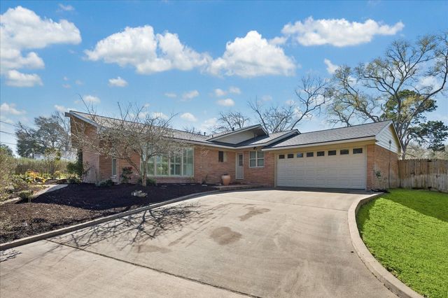 523 E O'bryant Street, Bellville, TX 77418