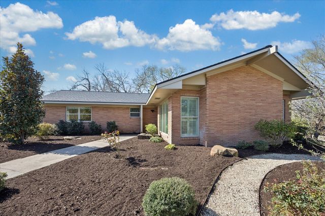 523 E O'bryant Street, Bellville, TX 77418