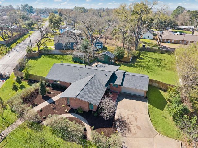 523 E O'bryant Street, Bellville, TX 77418