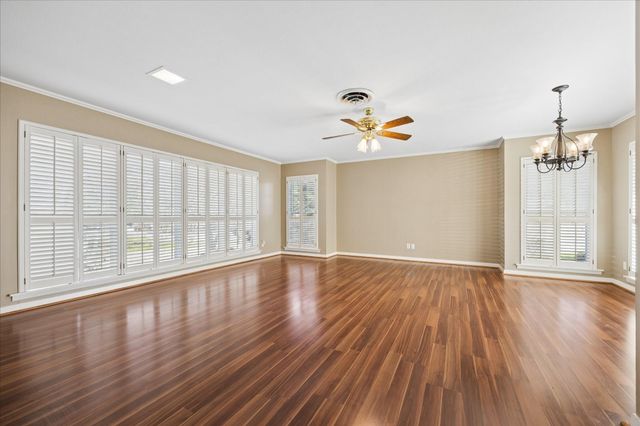 523 E O'bryant Street, Bellville, TX 77418