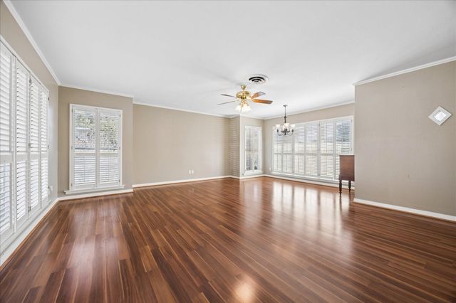 523 E O'bryant Street, Bellville, TX 77418