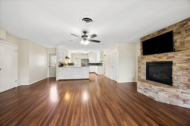 523 E O'bryant Street, Bellville, TX 77418