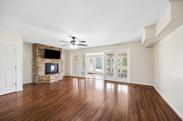 523 E O'bryant Street, Bellville, TX 77418