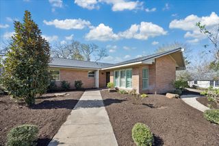 523 E O'bryant Street, Bellville, TX 77418