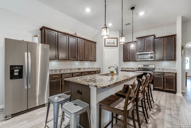 7838 Cactus Plum Dr, San Antonio, TX 78254