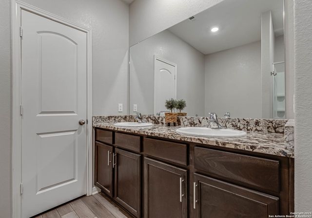 7838 Cactus Plum Dr, San Antonio, TX 78254