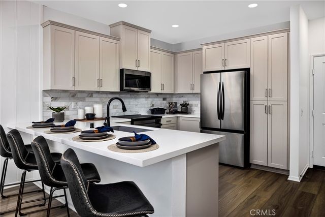 3990 E. OAKWOOD AVE., Ontario, CA 91761