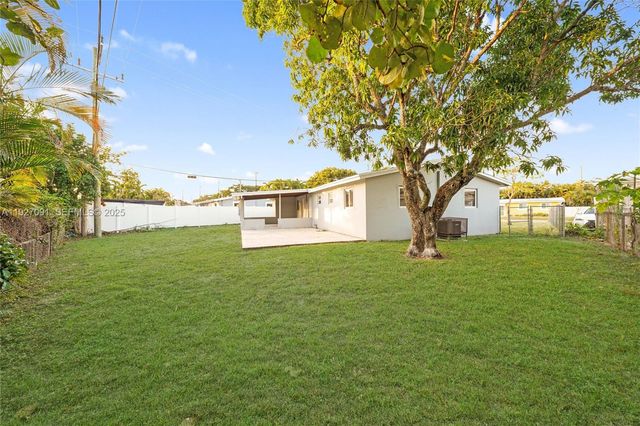 3680 SW 16th St, Fort Lauderdale, FL 33312