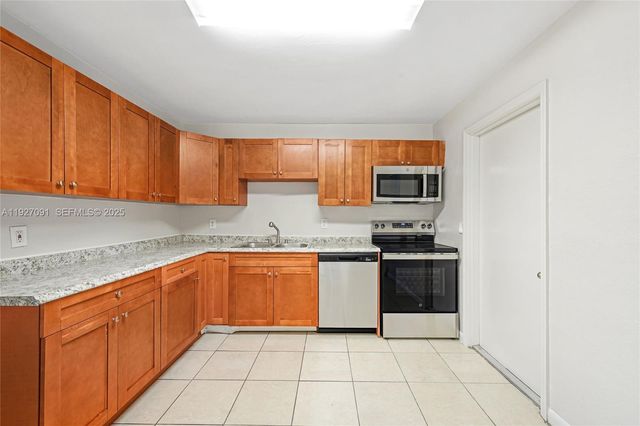 3680 SW 16th St, Fort Lauderdale, FL 33312