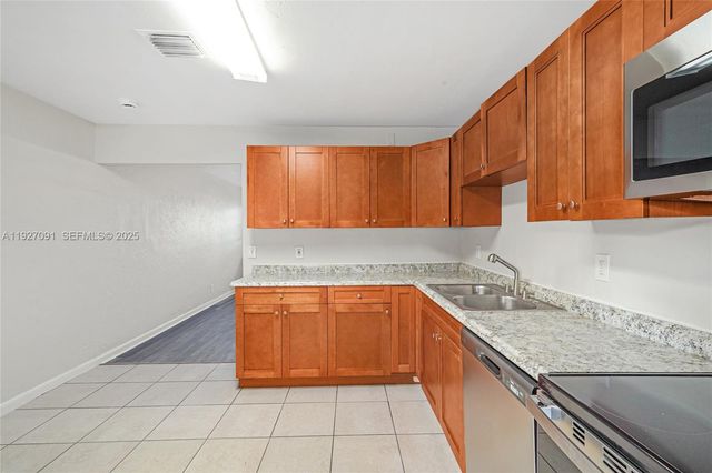 3680 SW 16th St, Fort Lauderdale, FL 33312