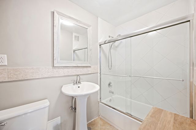 6301 N Sheridan Road 4H, Chicago, IL 60660