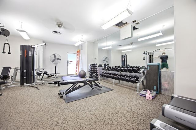 6301 N Sheridan Road 4H, Chicago, IL 60660