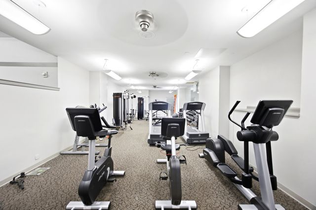 6301 N Sheridan Road 4H, Chicago, IL 60660