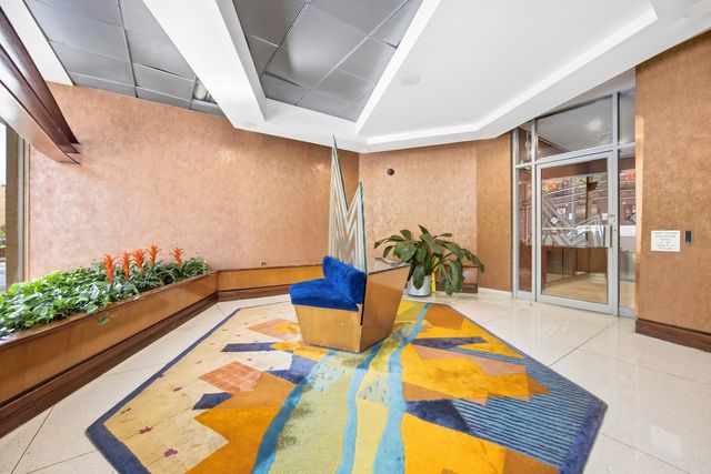 6301 N Sheridan Road 4H, Chicago, IL 60660