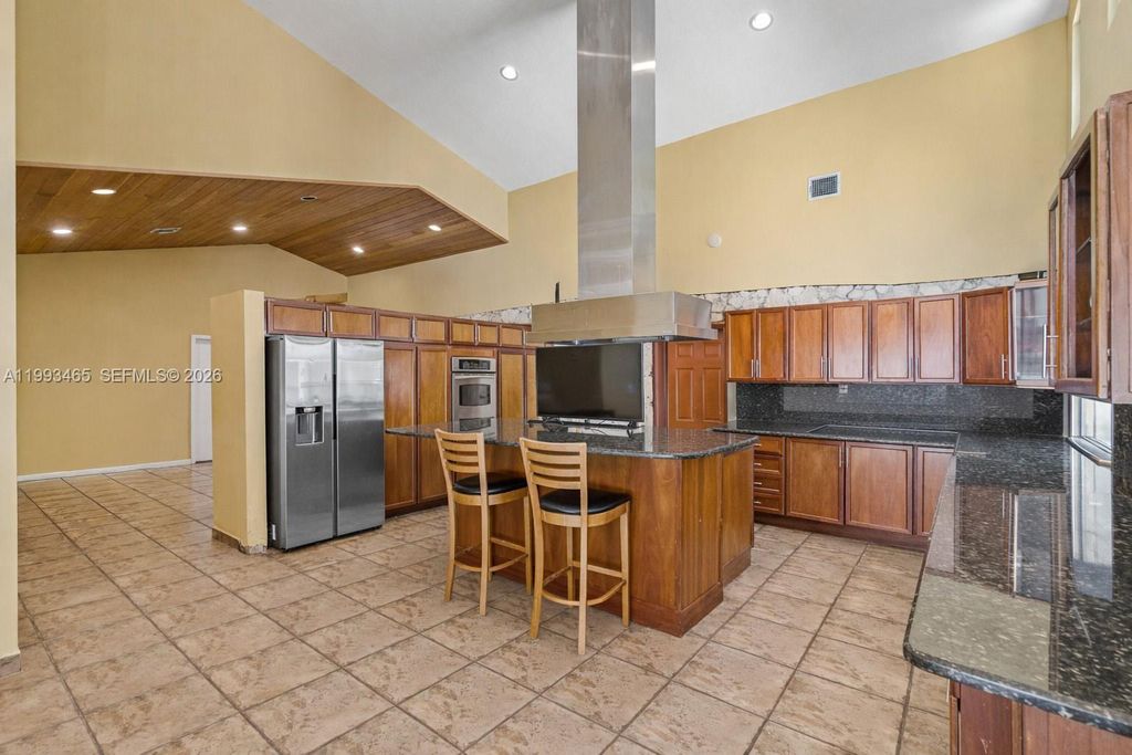 Image 11 of property listing at 7997 SW 76th Avenue, Miami, FL 33143