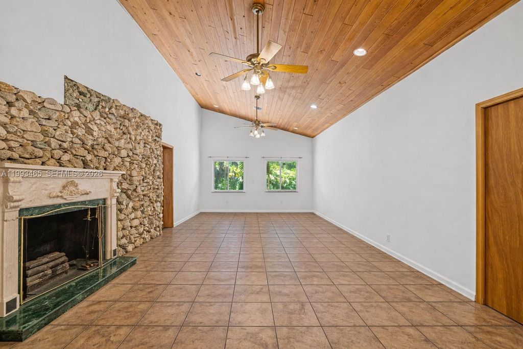 Image 17 of property listing at 7997 SW 76th Avenue, Miami, FL 33143