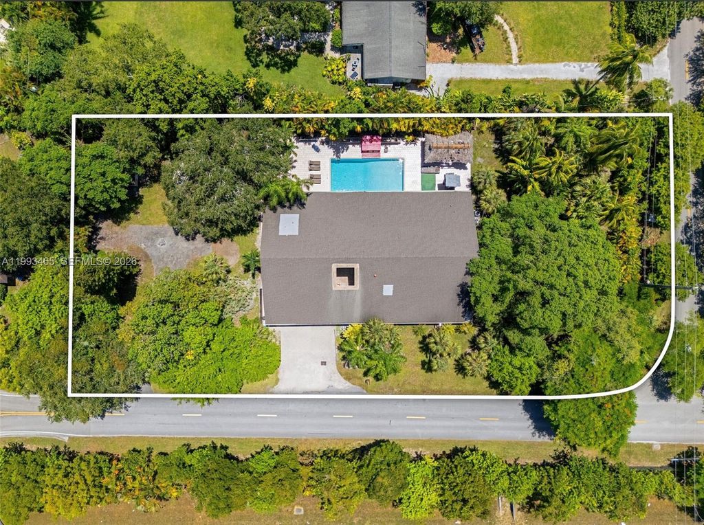 Image 2 of property listing at 7997 SW 76th Avenue, Miami, FL 33143