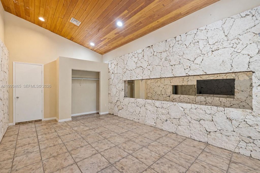 Image 20 of property listing at 7997 SW 76th Avenue, Miami, FL 33143