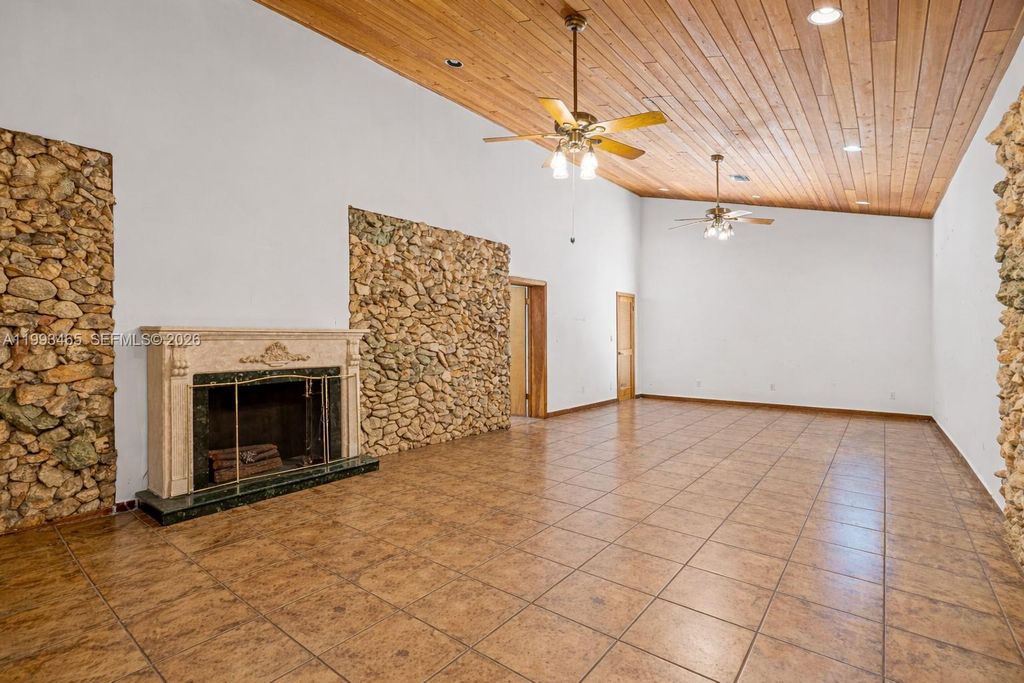 Image 22 of property listing at 7997 SW 76th Avenue, Miami, FL 33143