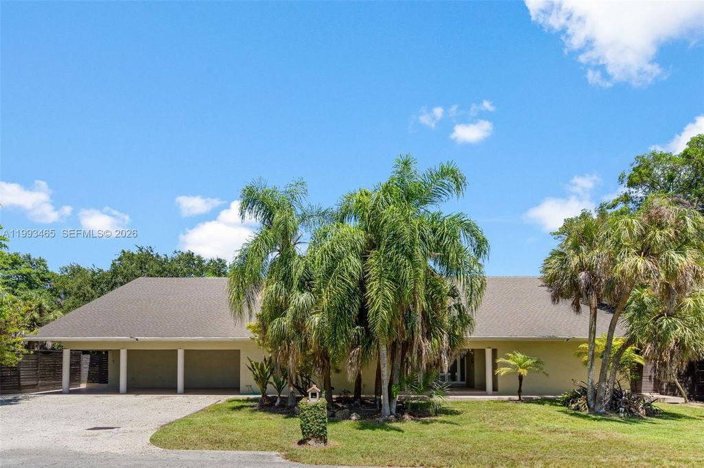 Image 3 of property listing at 7997 SW 76th Avenue, Miami, FL 33143