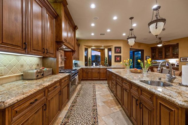 4 Terra Vista Court, Rancho Mirage, CA 92270