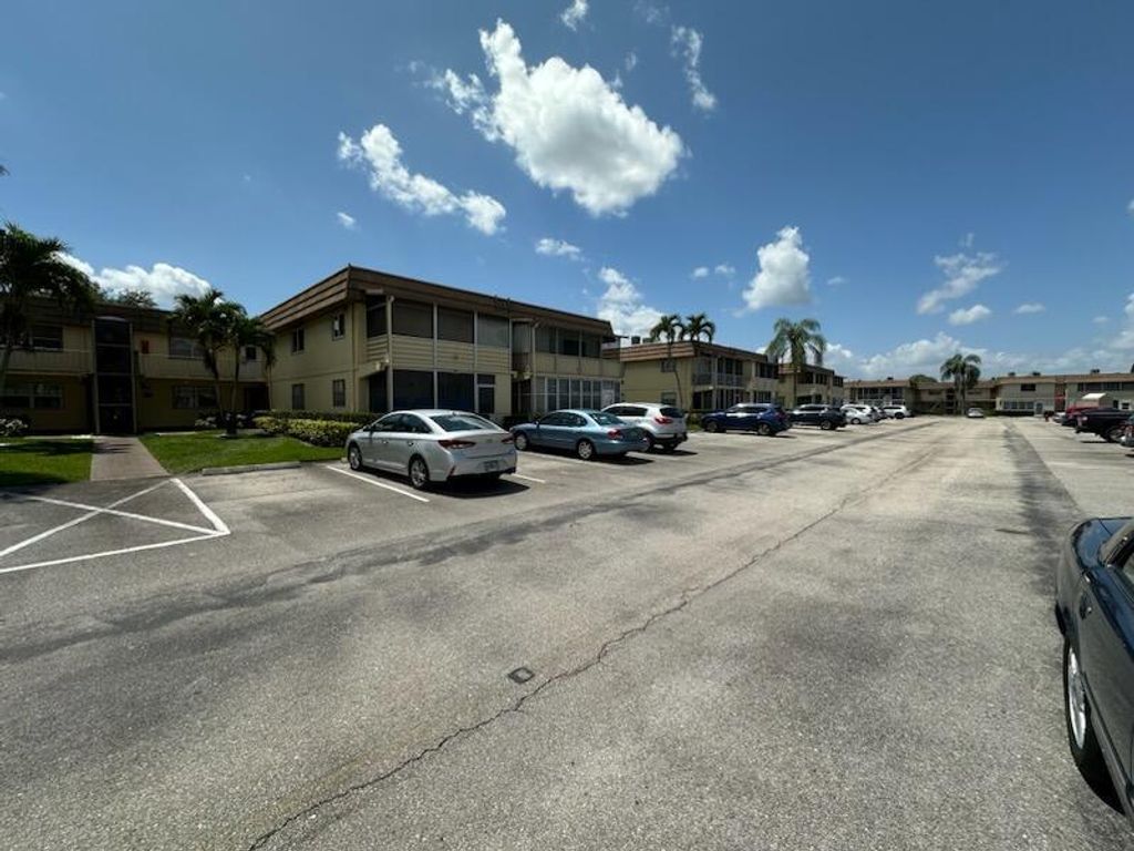 Image 12 of property listing at 155 Saxony D, Delray Beach, FL 33446
