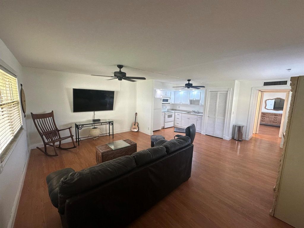 Image 13 of property listing at 155 Saxony D, Delray Beach, FL 33446
