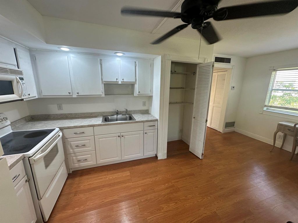 Image 2 of property listing at 155 Saxony D, Delray Beach, FL 33446