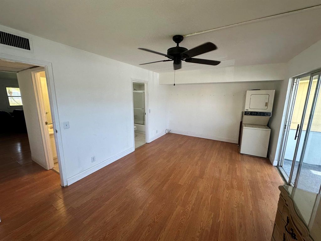 Image 5 of property listing at 155 Saxony D, Delray Beach, FL 33446