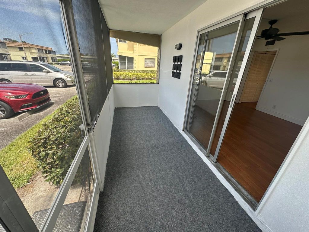 Image 6 of property listing at 155 Saxony D, Delray Beach, FL 33446