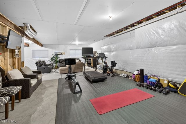 7802 Hunting Lake Drive, Painesville, OH 44077