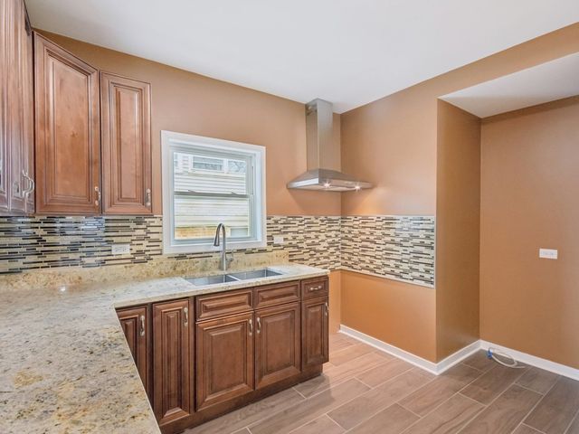 1404 N 36th Avenue, Melrose Park, IL 60160