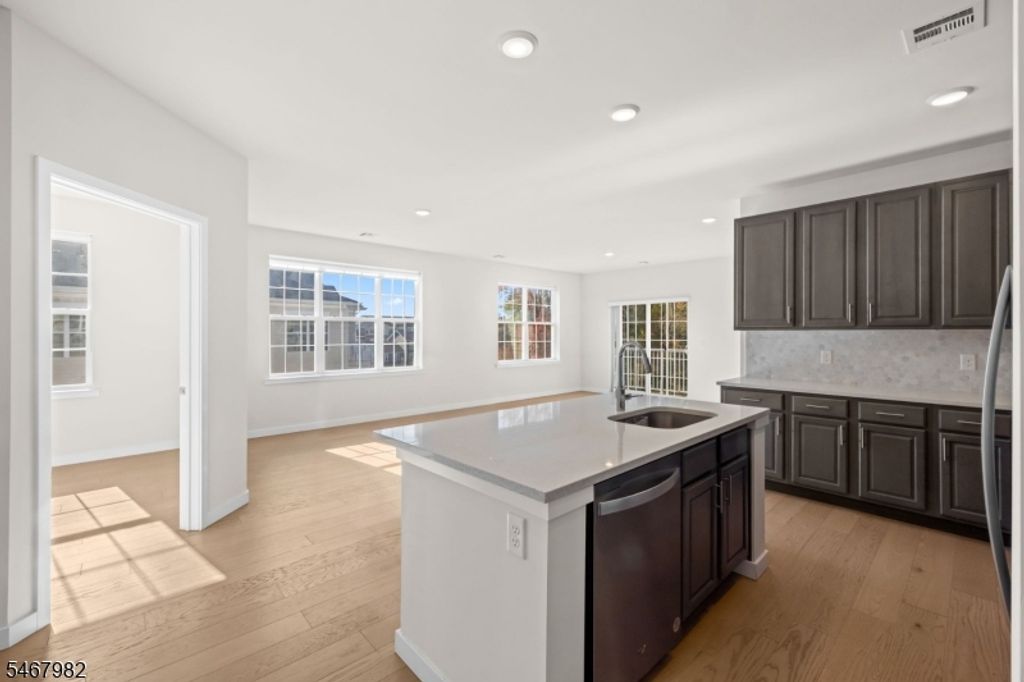 644 Lorhan Drive, Piscataway Twp., NJ 08854 — exterior