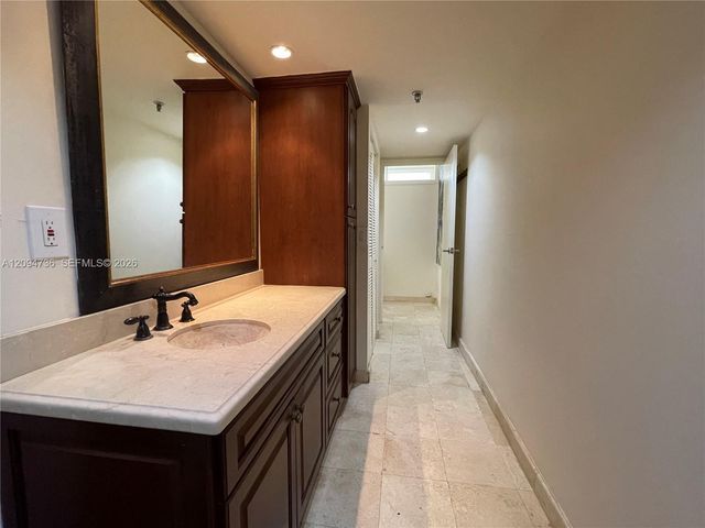 2625 Collins Avenue 605, Miami Beach, FL 33140
