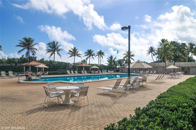 2625 Collins Avenue 605, Miami Beach, FL 33140