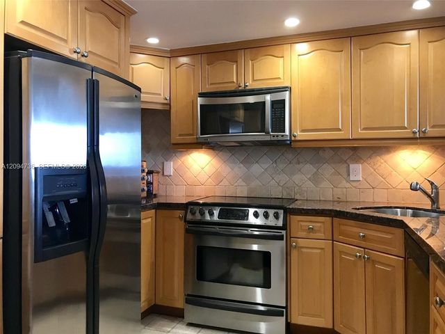 2625 Collins Avenue 605, Miami Beach, FL 33140