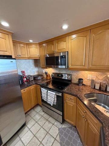 2625 Collins Avenue 605, Miami Beach, FL 33140