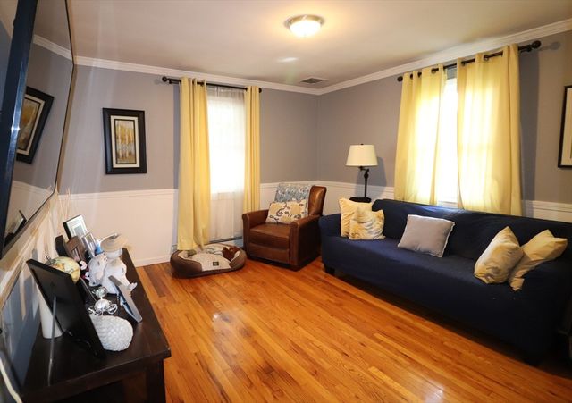 26 Robin Ln, Somerset, MA 02726